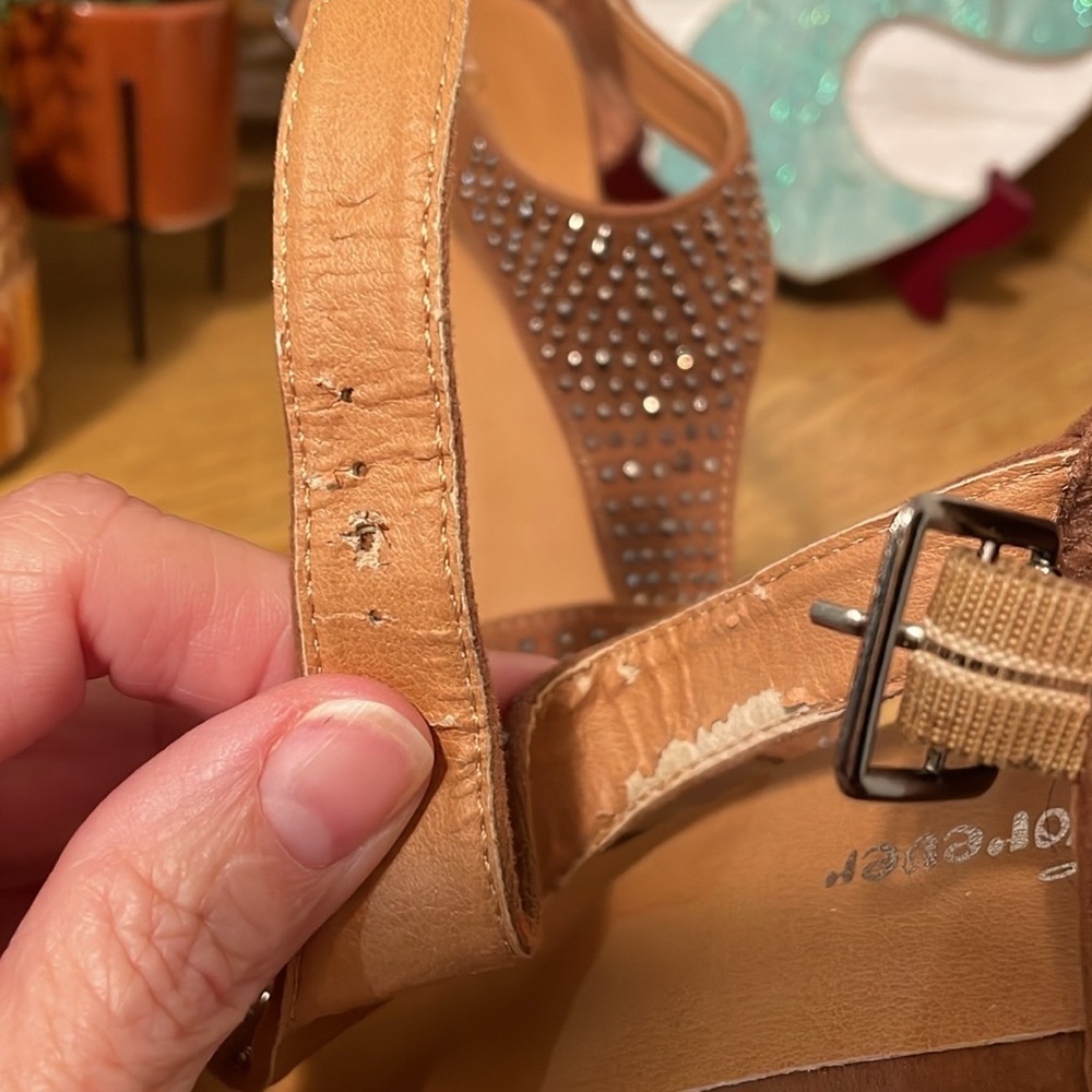 🤪🤪🤪BOGOHO 🤪🤪🤪Forever 21 Embellished Platform Heels - Picture 11 of 13